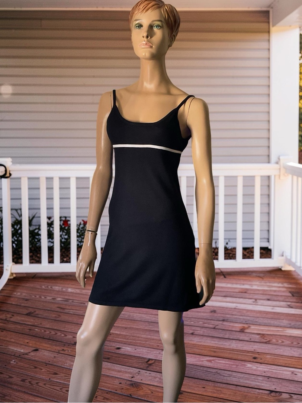GUESS JEANS  BLACK & WHITE LIGHTWEIGHT SWEATER TANK DRESS JUNIORS SZ MEDIUM